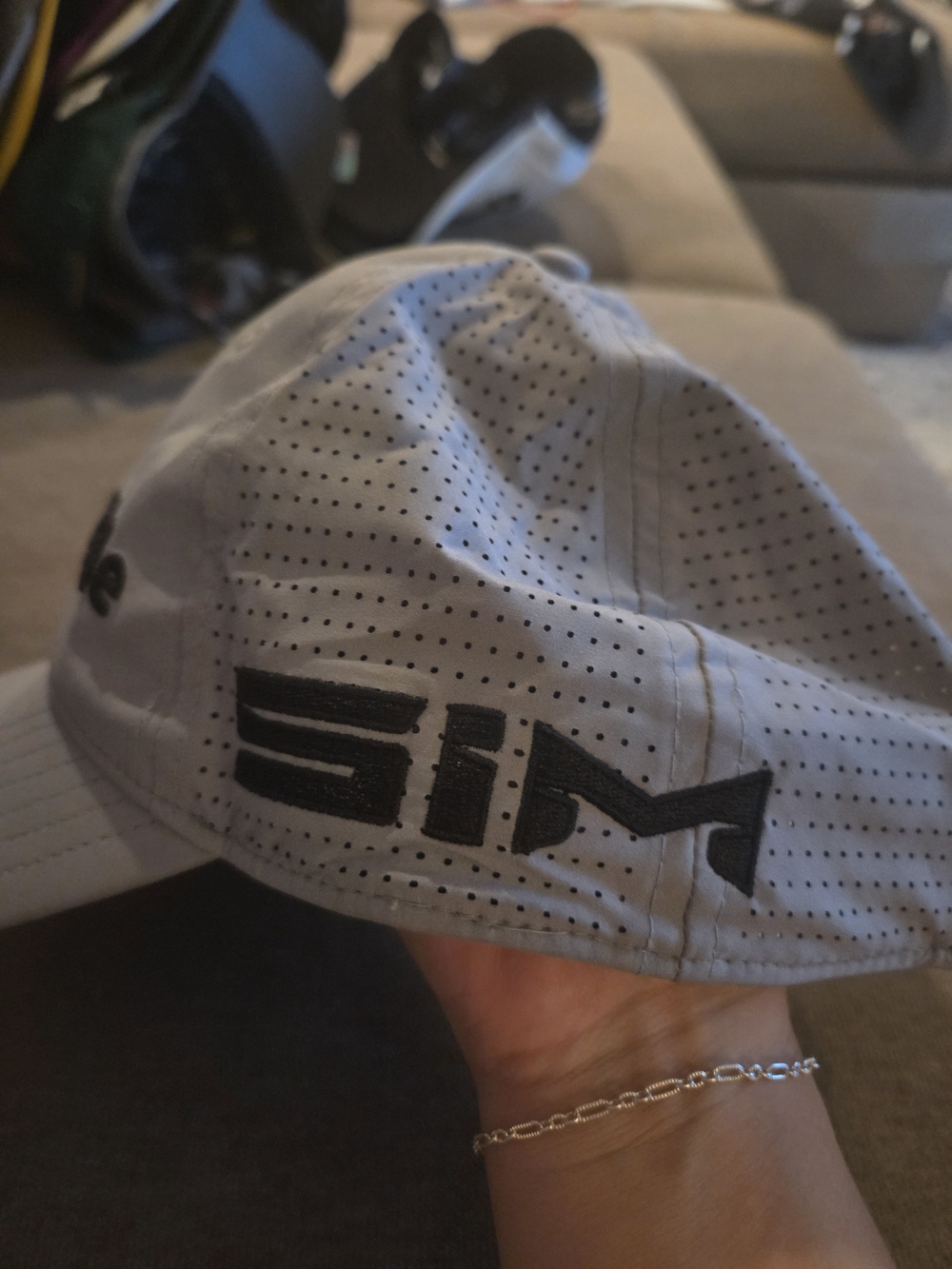 TaylorMade Light Gray Golf Cap - Picture 4 of 5